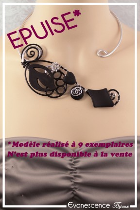 collier-en-aluminium-gina-couleur-argent-et-noir-porte