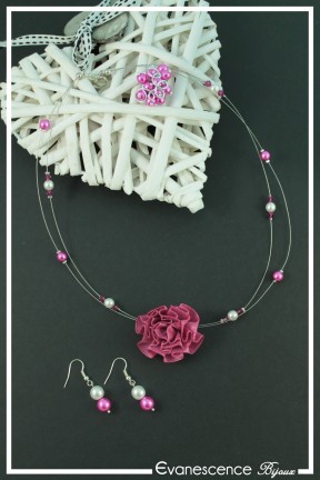 parure-de-bijoux-fifa-couleur-fuchsia-et-blanc-sur-fond-noir