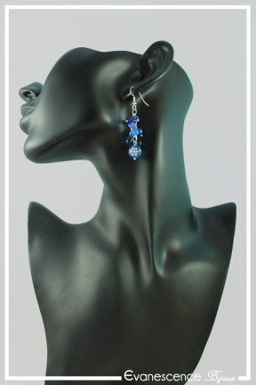 boucles-d-oreilles-chaine-foxi-couleur-bleu-marine-portees