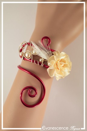 bracelet-nerine-couleur-rouge-et-ivoire-porte