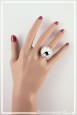 bague-reglable-chat-qui-fait-le-beau-couleur-blanc-et-noir-portee